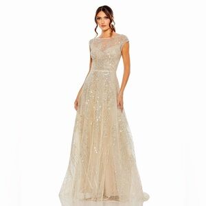 MAC DUGGAL
Embellished Cap-sleeve Gown